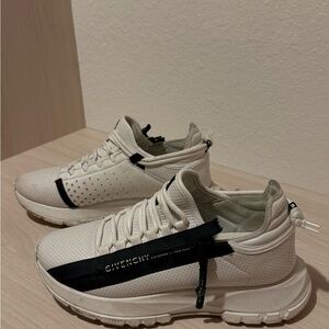 Givenchy Men's White and Black Sneakers